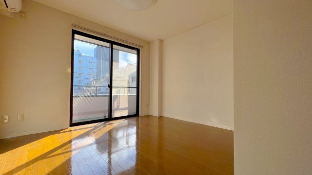 高島屋マンションⅡの洋室