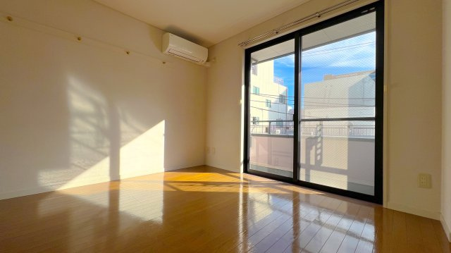 高島屋マンションⅡの洋室