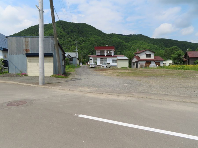 【周辺】 | 北見市留辺蘂町旭東６番５０　売地 | 進入道路(私道)