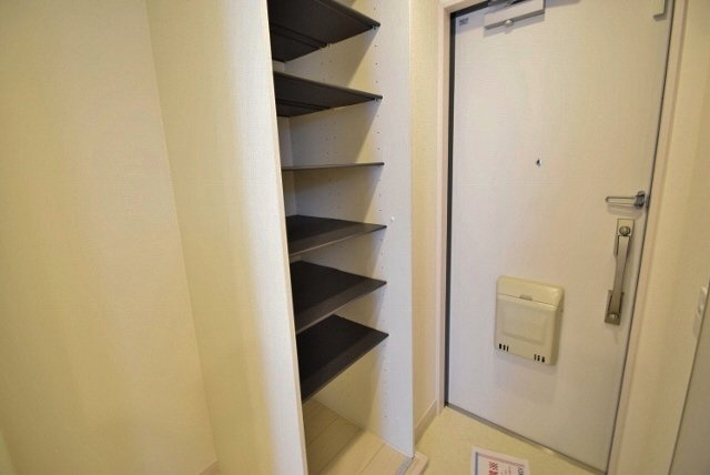 リブリ・クレッセント宮本の玄関|下駄箱完備