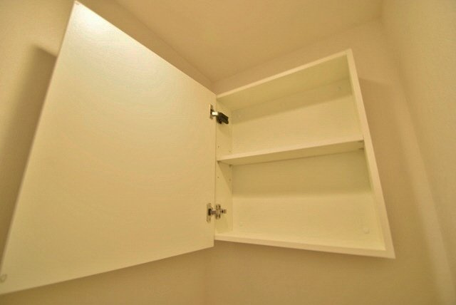 リブリ・クレッセント宮本のトイレ|トイレ上部に棚あります