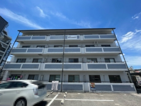 フローリア川西の外観