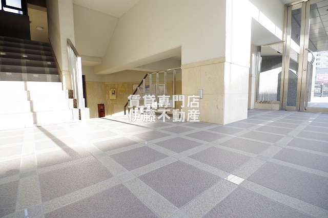 エーリス庄内のロビー