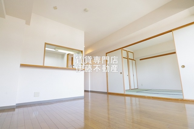 エーリス庄内の居間・リビング