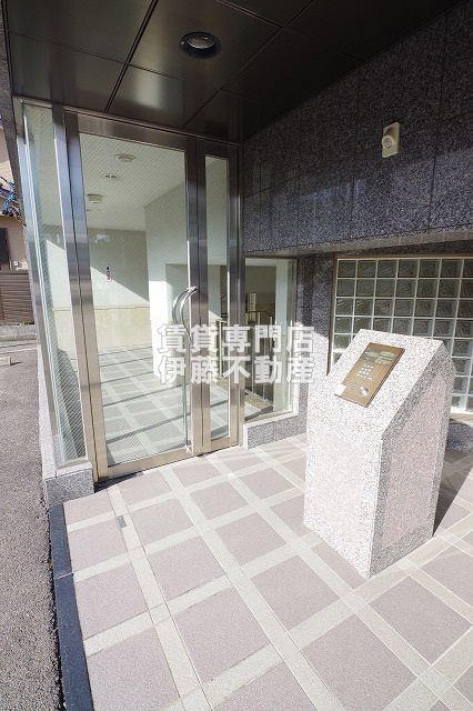 エーリス庄内のエントランス