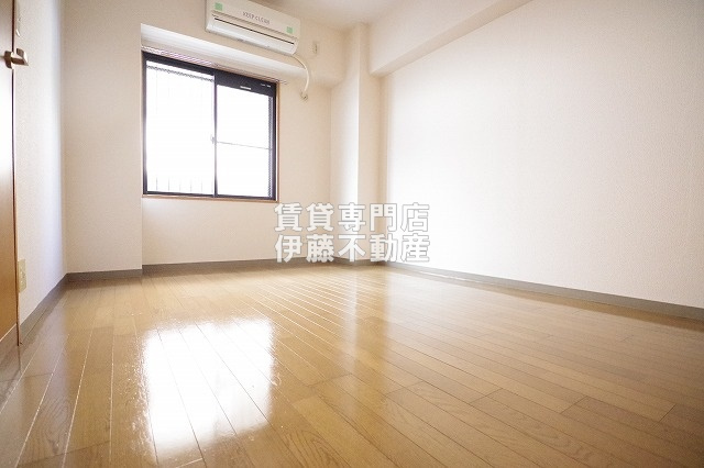 エーリス庄内の居間・リビング