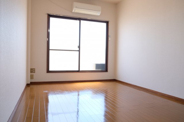 【洋室】 | マンションサンライズ | 落ち着いた色調の洋室です