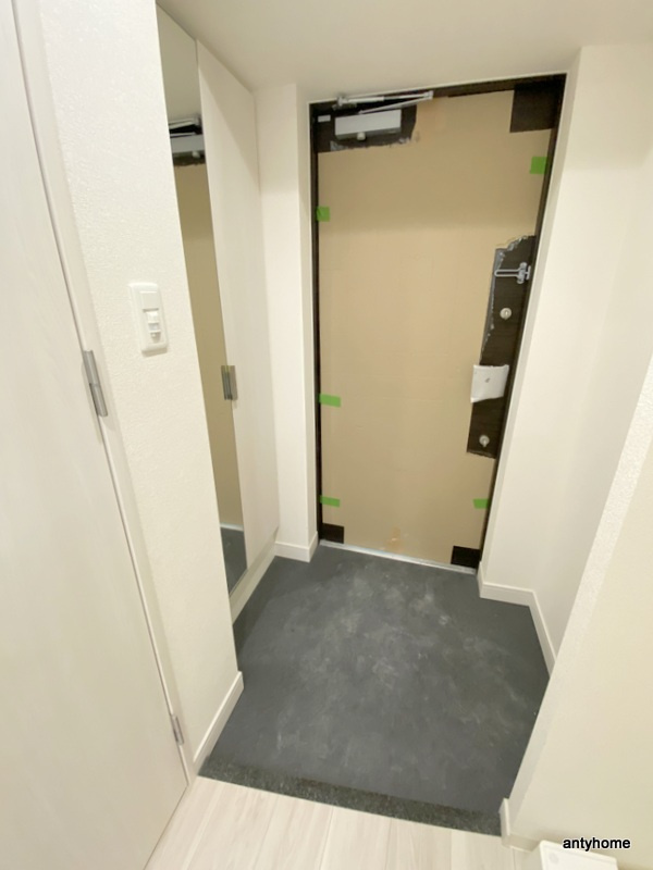 プレサンス大国町アドロッソ　仲介手数料無料の玄関