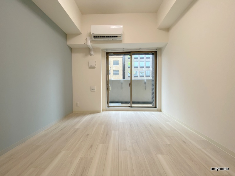 プレサンス大国町アドロッソ　仲介手数料無料の居間・リビング