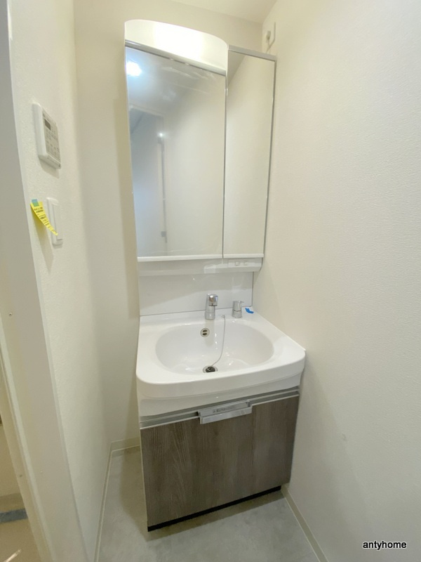 プレサンス大国町アドロッソ　仲介手数料無料の洗面所