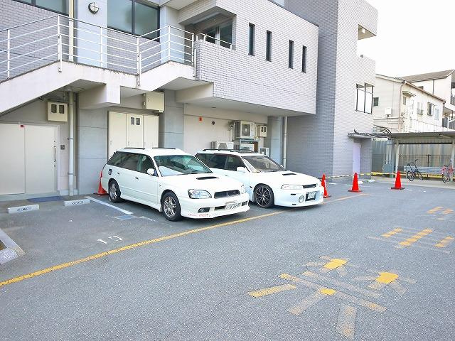グランドビル竹の花の駐車場|駐車スペースもあります