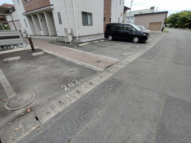 メゾンポピエールCの駐車場