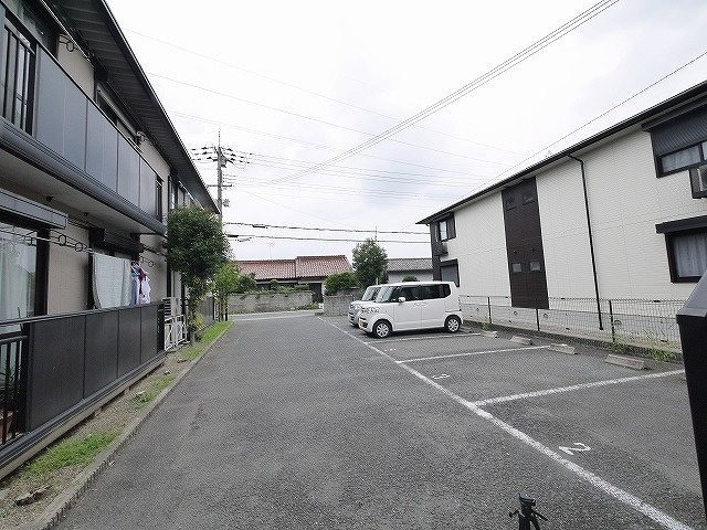 サンコートCの駐車場|車をお持ちの方に嬉しい駐車場付きの物件です