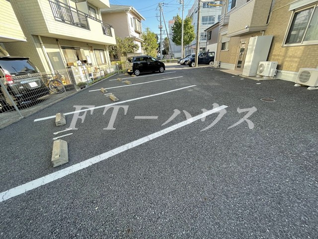 エクレール鷺沼の駐車場