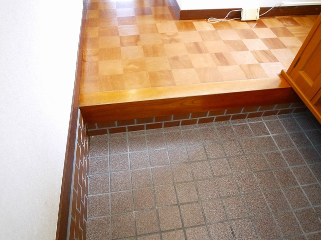 俵口町戸建（721-4）の玄関|明るい玄関です
