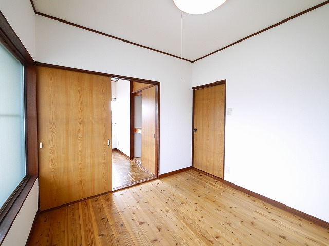 俵口町戸建（721-4）の洋室|使い勝手のいい洋室です