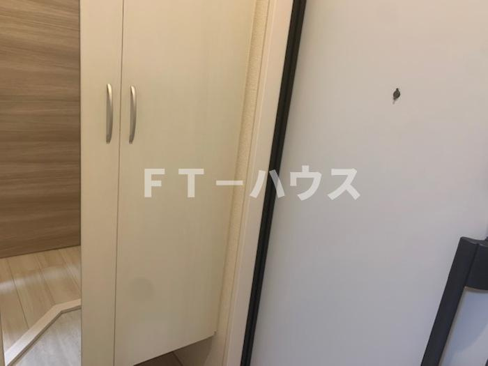 習志野市津田沼５丁目のアパートの玄関