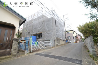 【前面道路含む現地写真】 | 海老名市大谷北4丁目　新築戸建て　全１棟　【仲介手数料無料】 | ※令和4年12月上旬に撮影