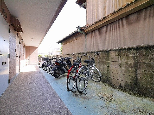 パインハイツ桜井のその他共用部分|自転車置き場