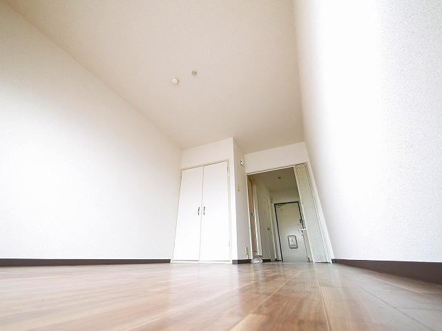 パインハイツ桜井の寝室|落ち着いた色調の寝室です