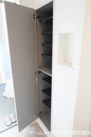 熊本市中央区坪井５丁目のアパートの玄関