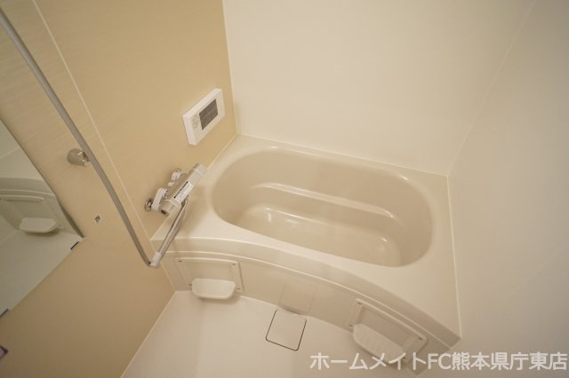 REGALESTプルミエール坪井の浴室