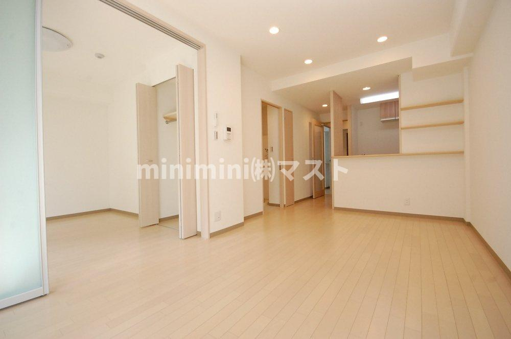 コンフォート大阪天満宮の居間・リビング