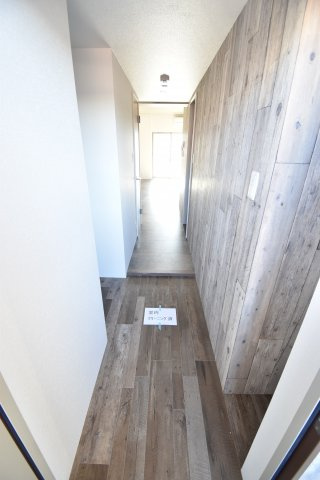 Wolf Pack Apartmentの玄関