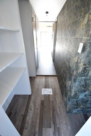 Wolf Pack Apartmentの玄関