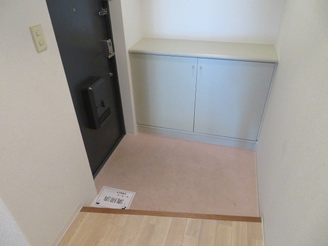リアライズ荒本の玄関