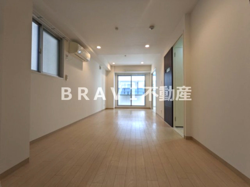 ZERO ONE谷町 BRAVI不動産の居間・リビング|【ZERO ONE 谷町】明るいリビング