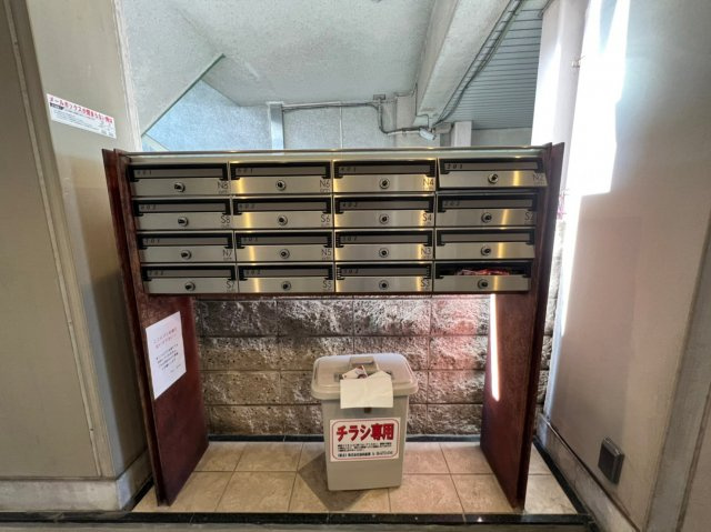 アパートメント谷町　BRAVI不動産のその他共用部分|【アパートメント谷町】郵便受け