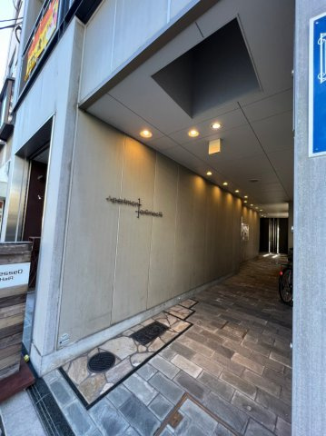 アパートメント谷町　BRAVI不動産のエントランス|【アパートメント谷町】建物の内部です