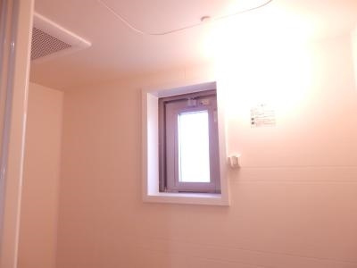 アルカスNEXT御池（旧：ドーリアNEXT御池）の浴室|浴室窓有