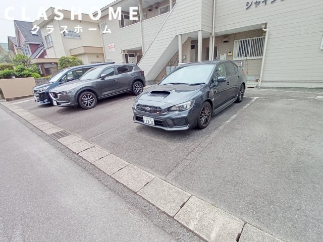 シャイン美園A棟　　 刈谷市近郊の賃貸はクラスホームの駐車場