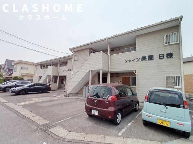 シャイン美園A棟　　 刈谷市近郊の賃貸はクラスホームの駐車場
