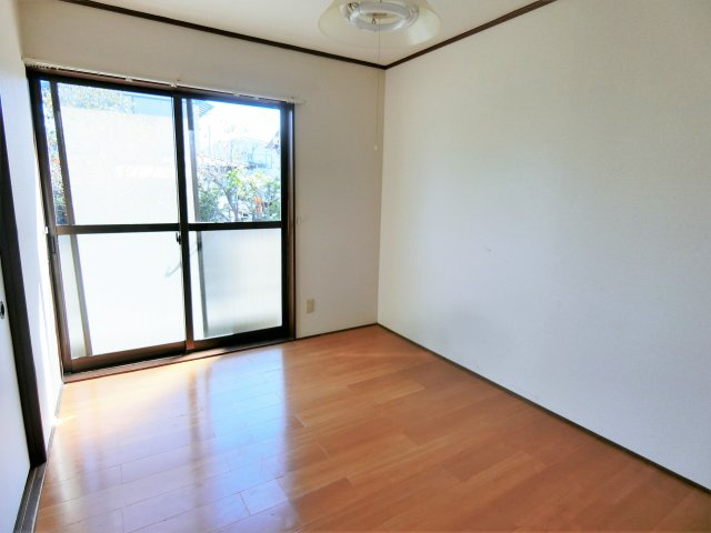 鷲巣ドリームハイツの洋室