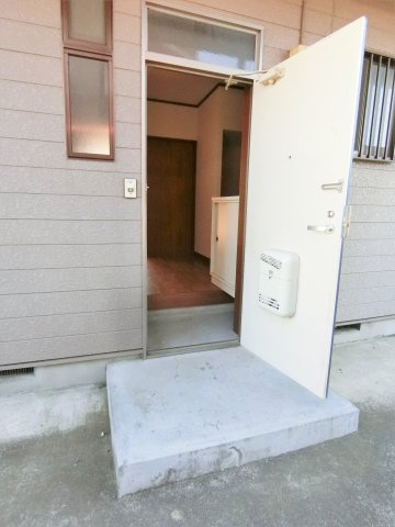 鷲巣ドリームハイツの玄関