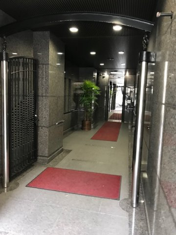 京橋北見ビル　東館のエントランス