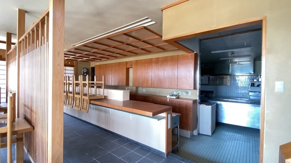 御坊駅近く　元料理店　土地226坪の内装|客間