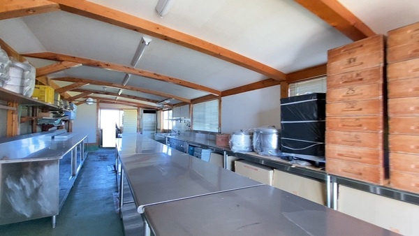 御坊駅近く　元料理店　土地226坪の内装|倉庫