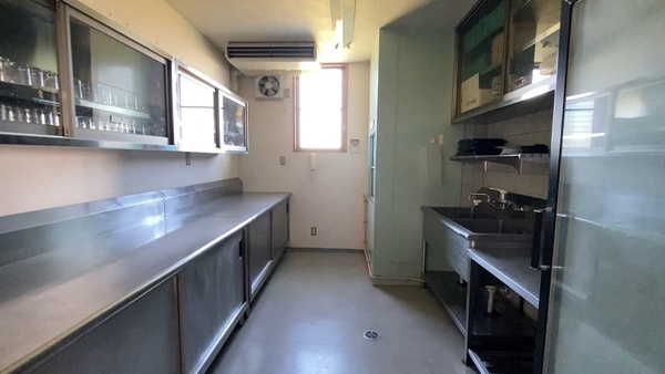 御坊駅近く　元料理店　土地226坪の内装|２階パントリー