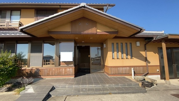 御坊駅近く　元料理店　土地226坪の玄関|エントランス