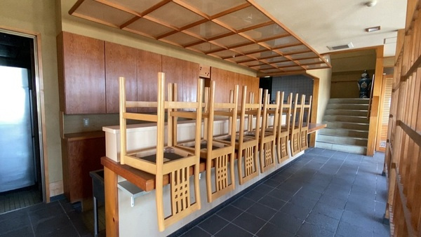 御坊駅近く　元料理店　土地226坪の内装|カウンター席