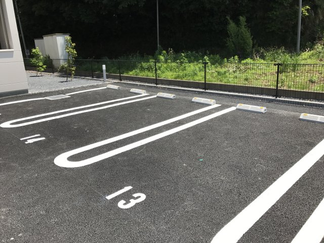 ハピネスの駐車場