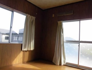 あわら市谷畠　中古住宅の洋室