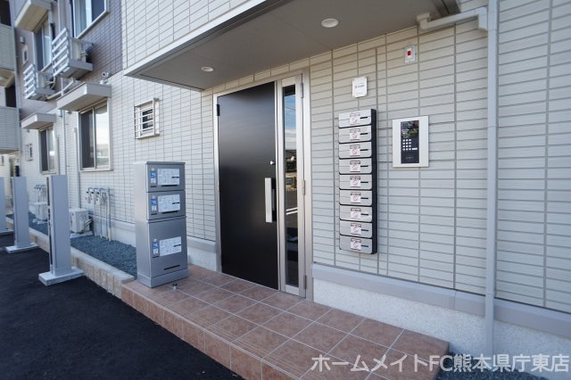 熊本市東区下南部１丁目のアパートのエントランス