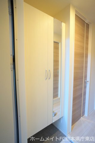熊本市東区下南部１丁目のアパートの玄関