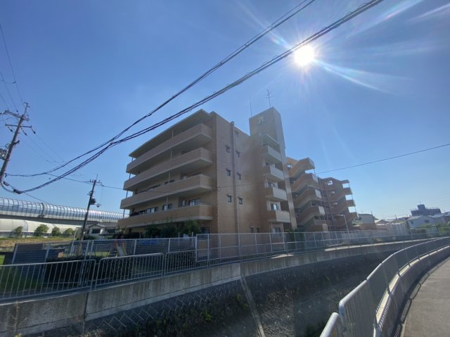 グラン・ドムール交野の外観|■裏側からの外観です♪♪