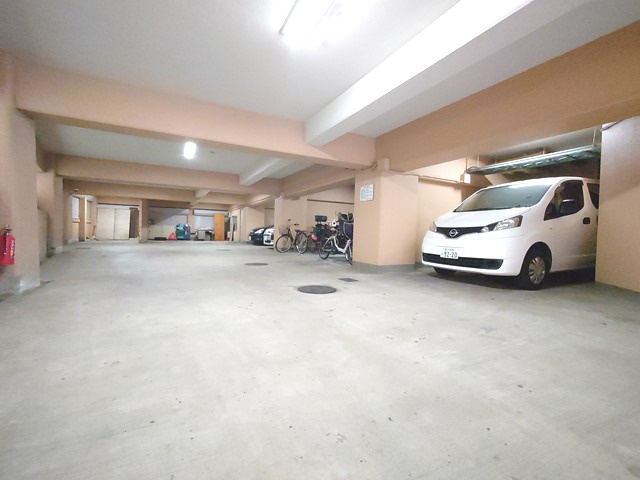 【駐車場】